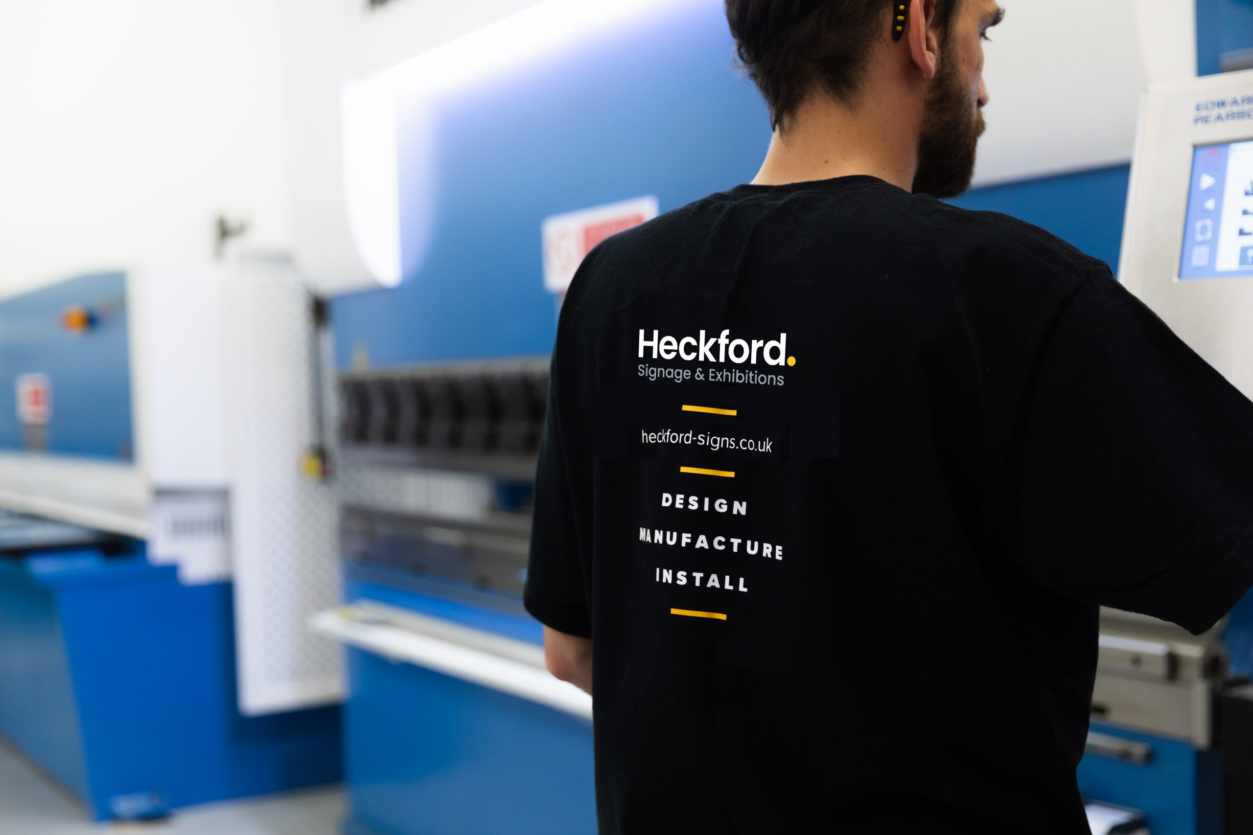 Heckford Signage operator