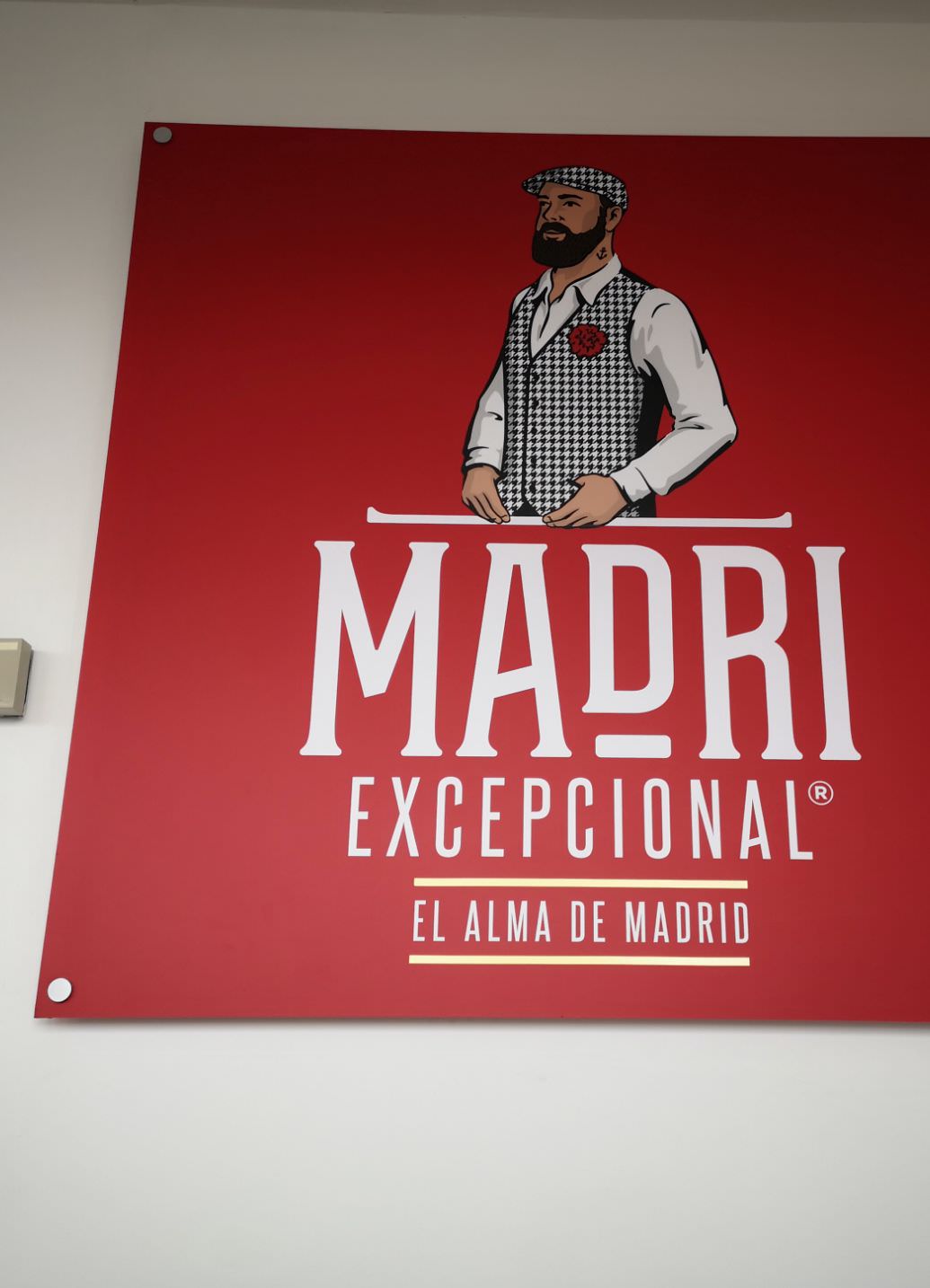 Madri Excepcional signage Aintree